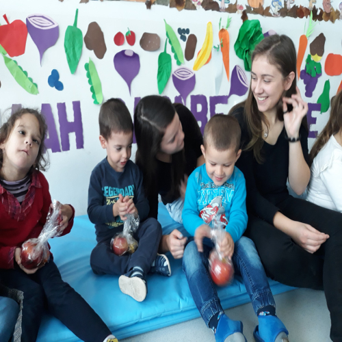 volonteri-medicinske-skole-s djecom-kutka-03